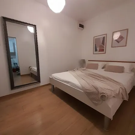 Meje * Split